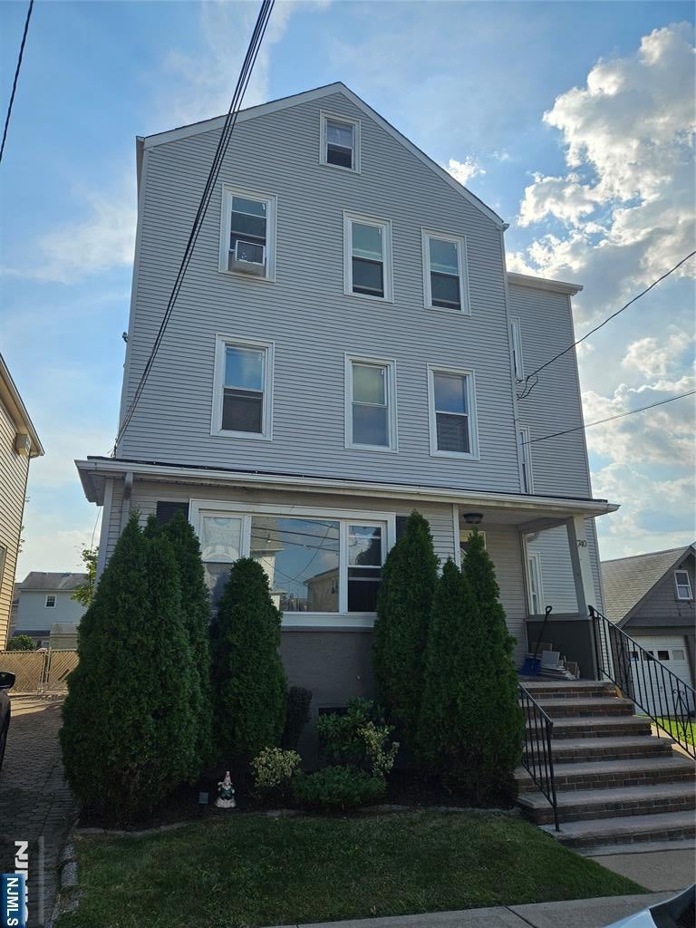 740 Lake 3, Lyndhurst