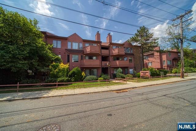 214b Washington, Fort Lee