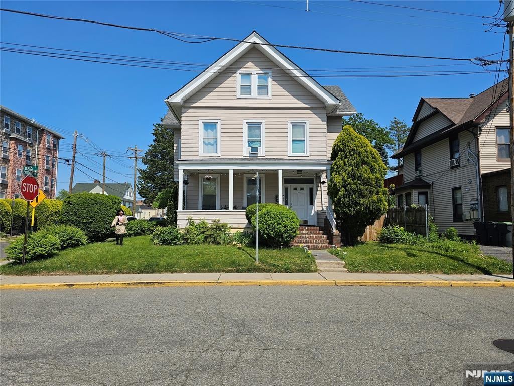 3 James, Bergenfield