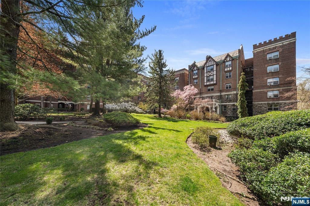 100 E Palisade B51, Englewood