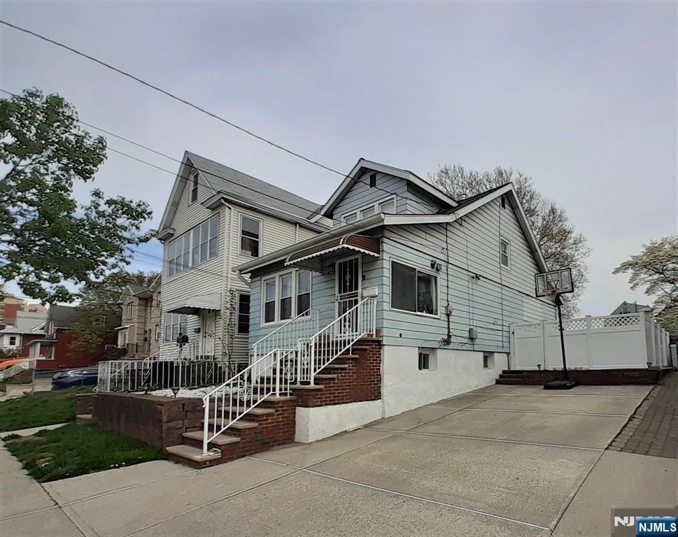 98 Willard, Garfield