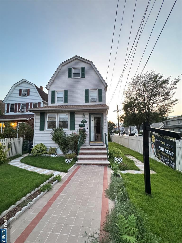 176 Broughton, Bloomfield