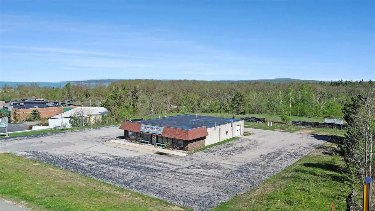 1327 N Us 31, Petoskey