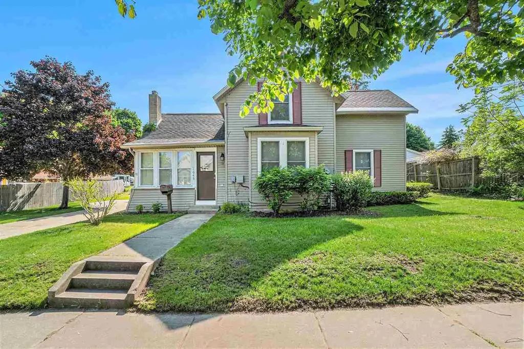 1045 Emmet, Petoskey