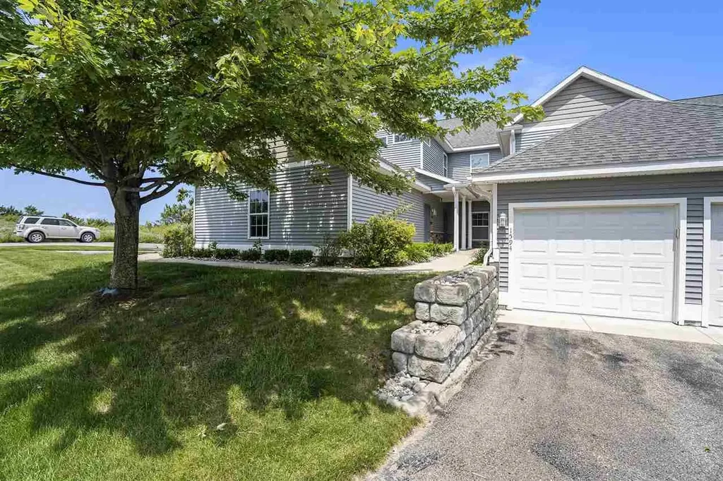 1598 Emerald Ct, Petoskey