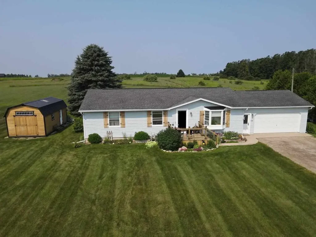 2188 Cemetery Road, Petoskey