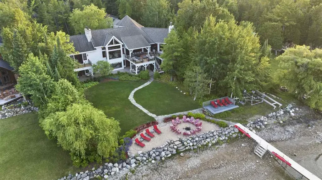 2827 Merrill Dr, East Jordan