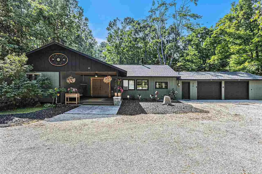 570 Blanchard Road, Petoskey