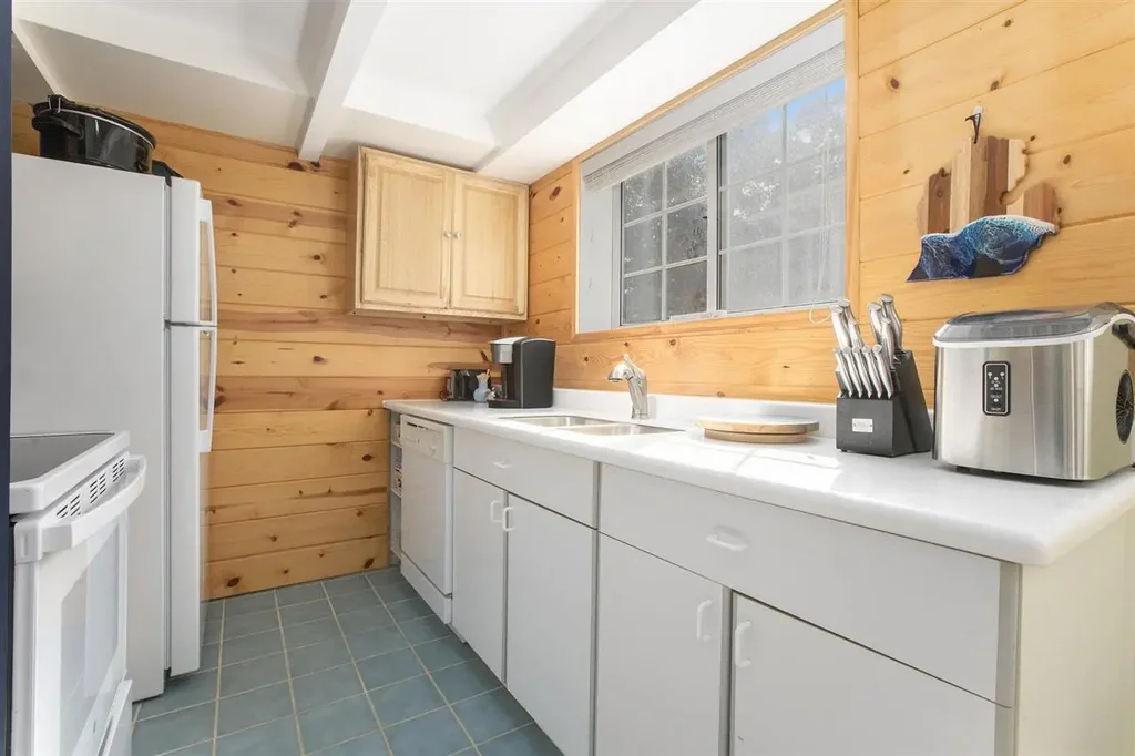 13456 Stover Road 13, Charlevoix