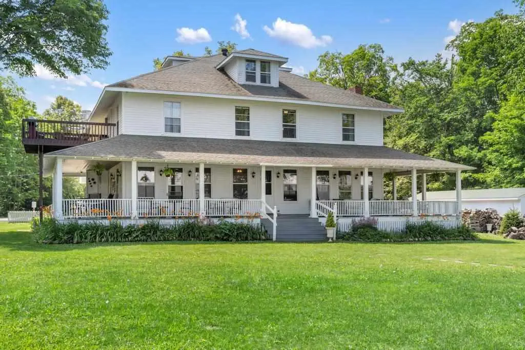 N9450 Manistique Lakes Road, Curtis