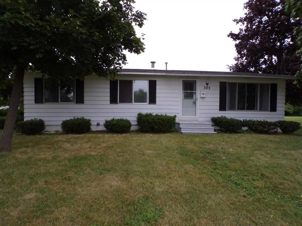 303 S C Street, Cheboygan