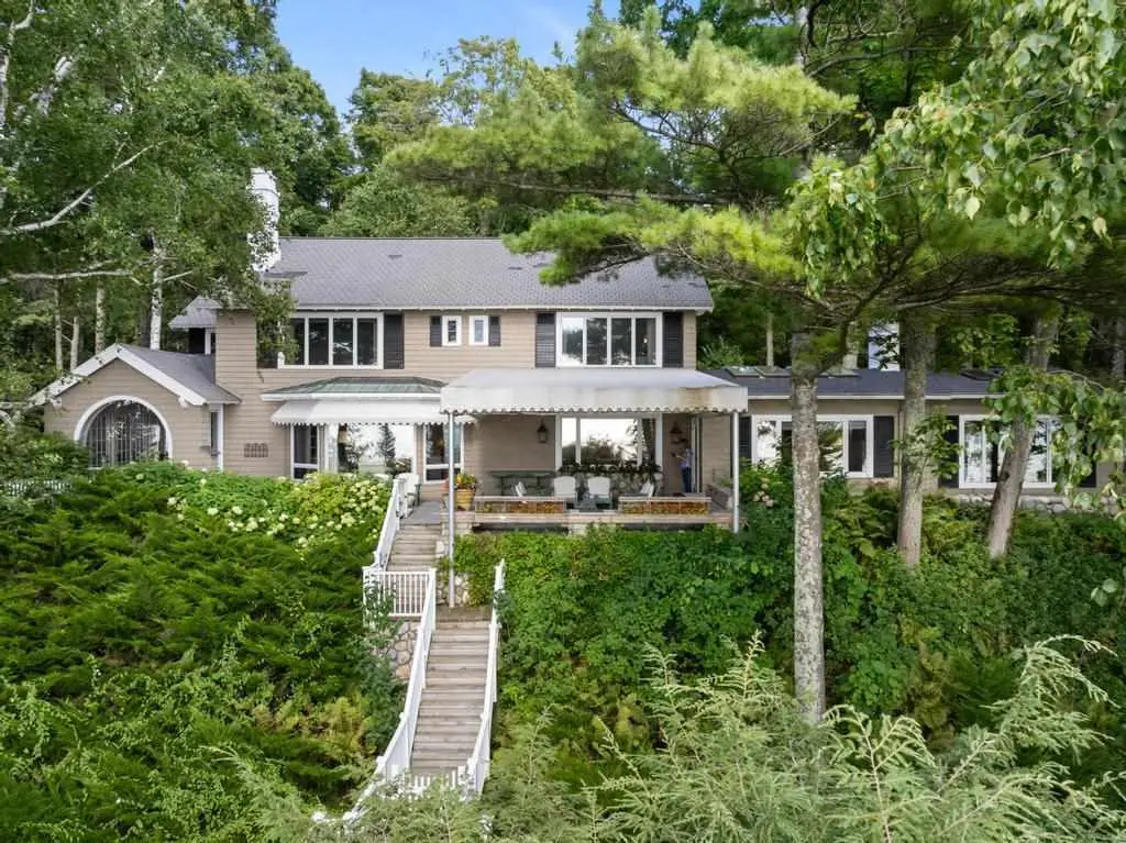 6577 Otis Lane, Harbor Springs