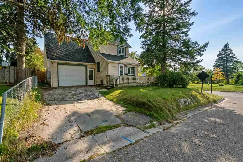 202 Wesley Street, Petoskey