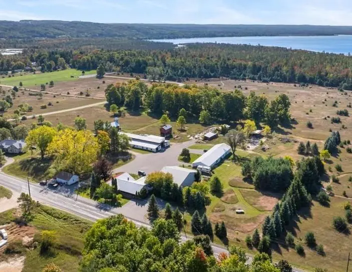 6633 Bellaire Highway, Bellaire