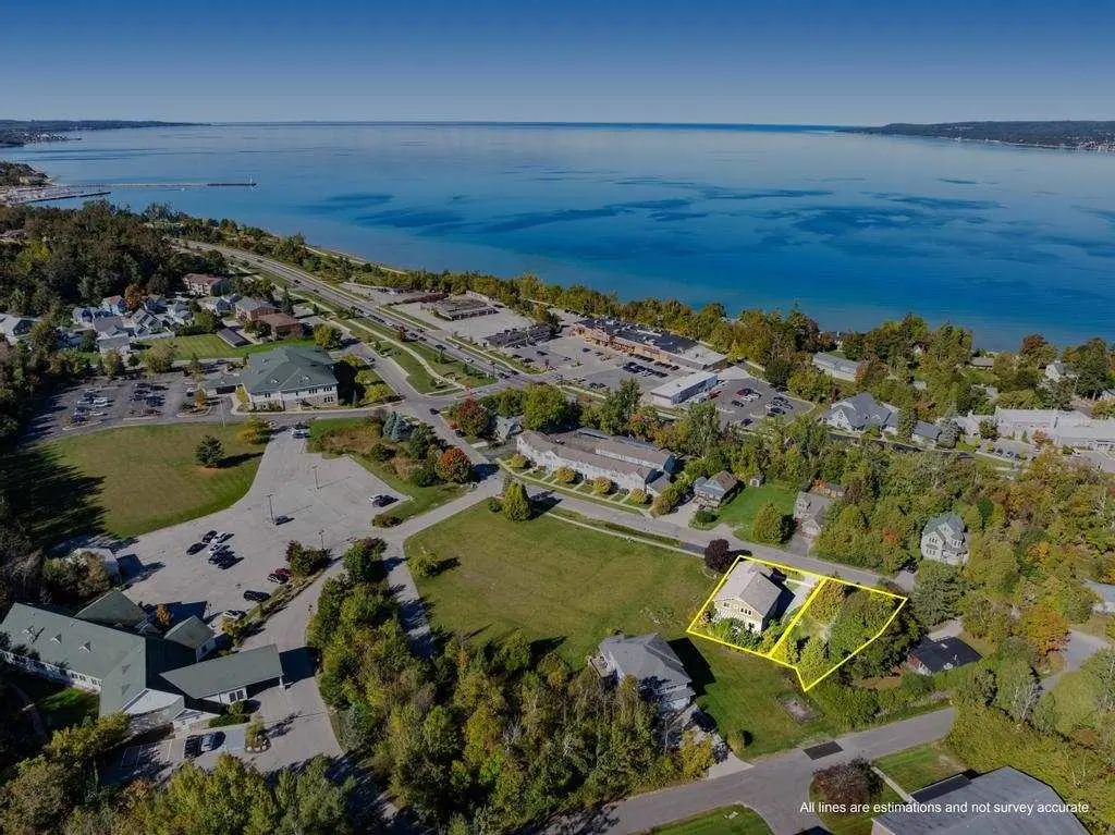 920 Arlington Avenue, Petoskey