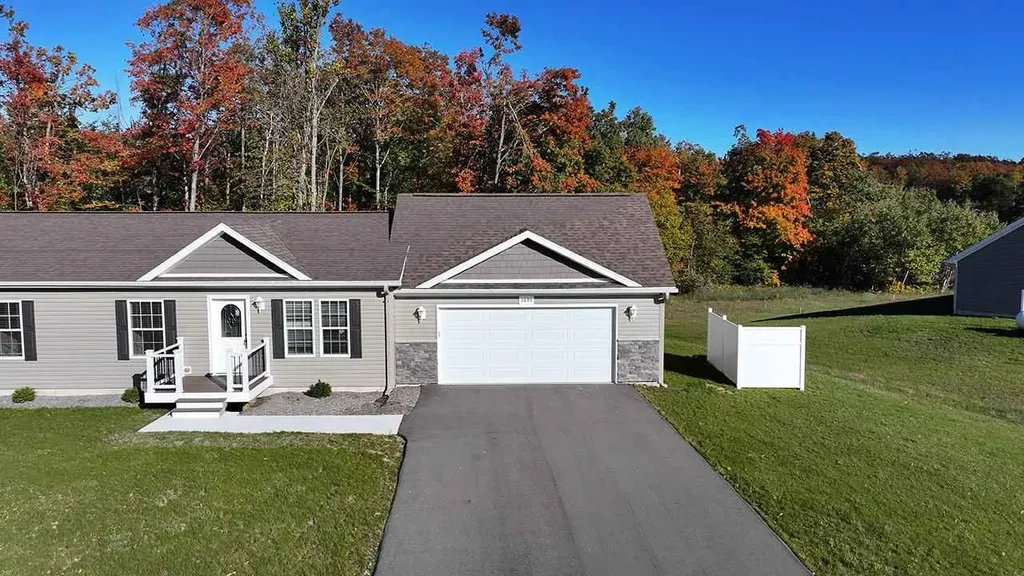 3895 Leslie Lane 16, Petoskey