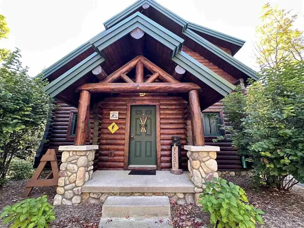 01268 Powder Ridge Drive Cabin 833, Boyne Falls