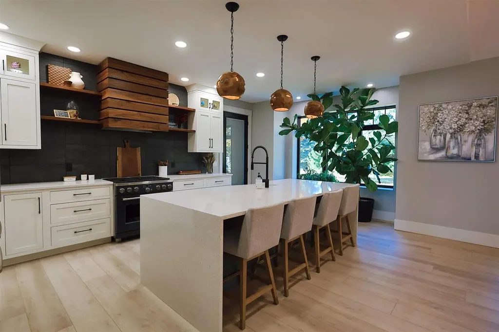 7540 Sophie's Way, Harbor Springs