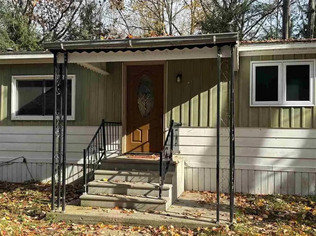 7115 Clinton Avenue, Carp Lake