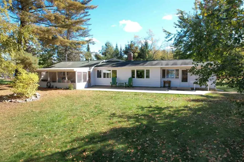 11076 Botsford Lane, Petoskey