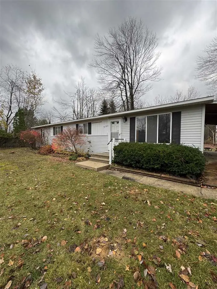 5160 Vis-a-vis Lane, Petoskey