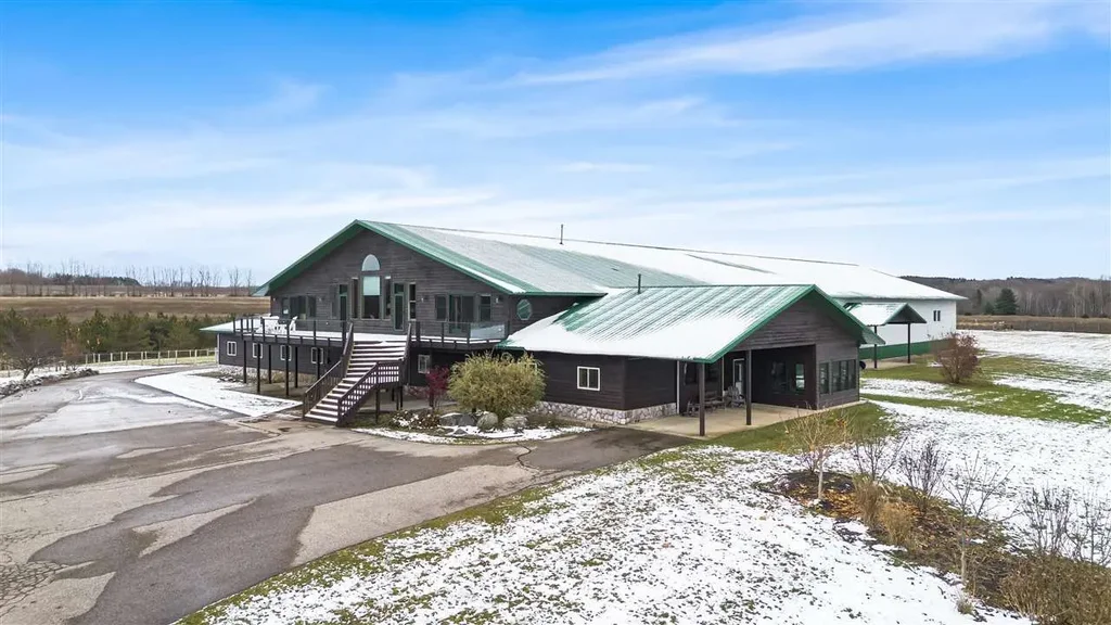 130 S Peninsula Road, East Jordan