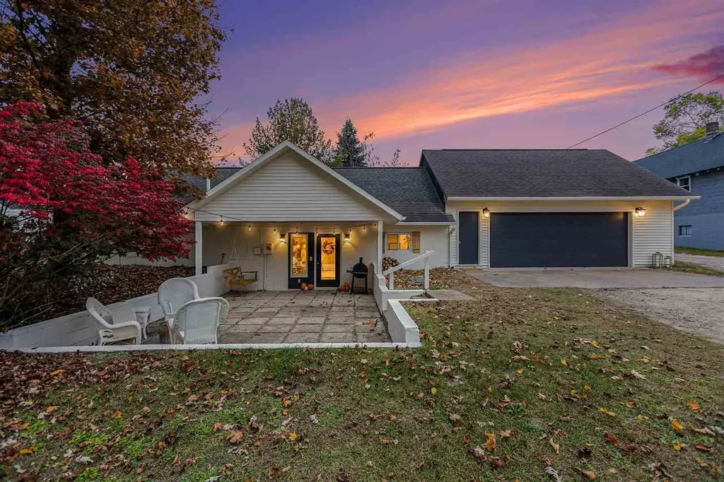 194 M-75 N, Boyne City