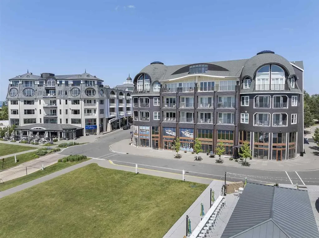 4205 Main Street, Bay Harbor