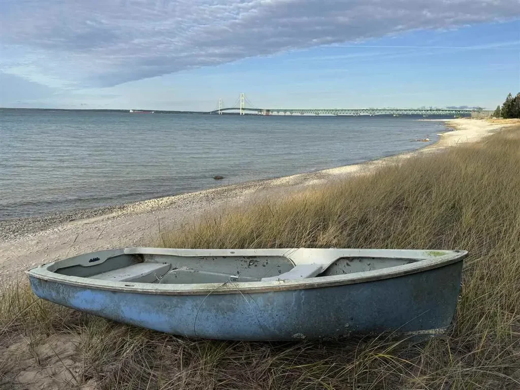 416 Lakeside Drive, Mackinaw City