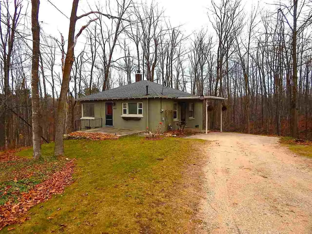 2283 Us 131, Petoskey