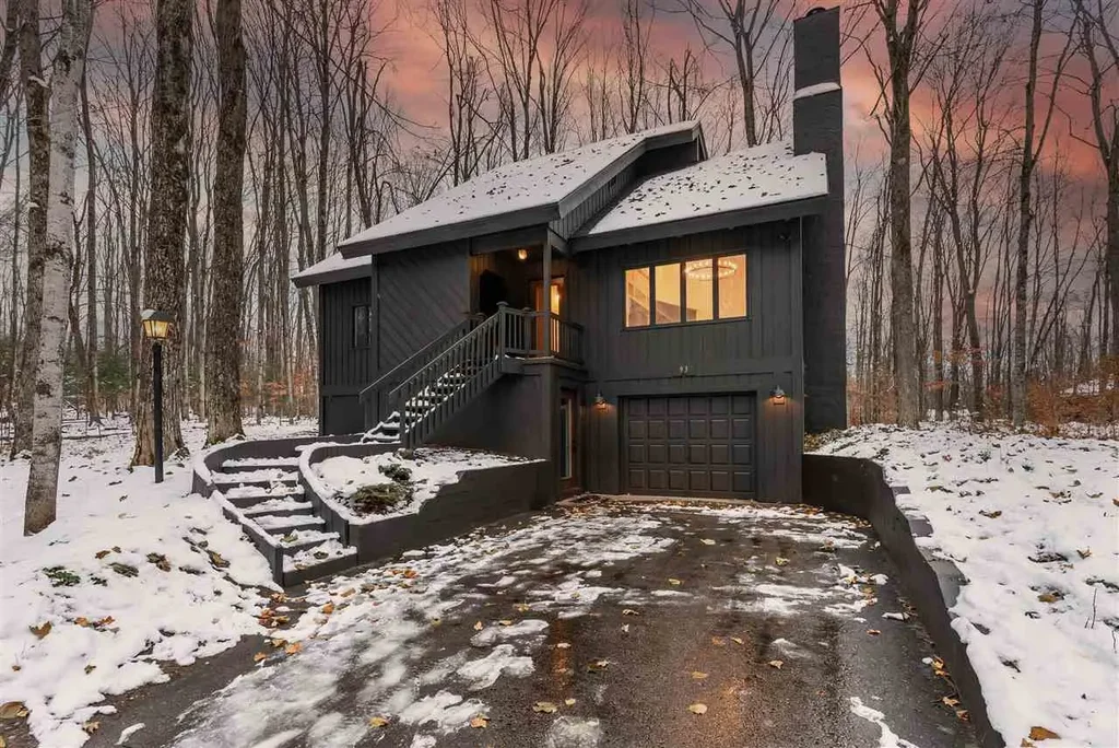 93 Royal View, Harbor Springs