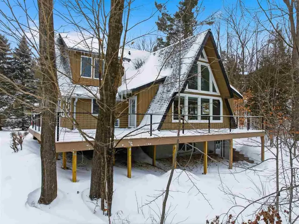 73 Harbor Lane, Petoskey