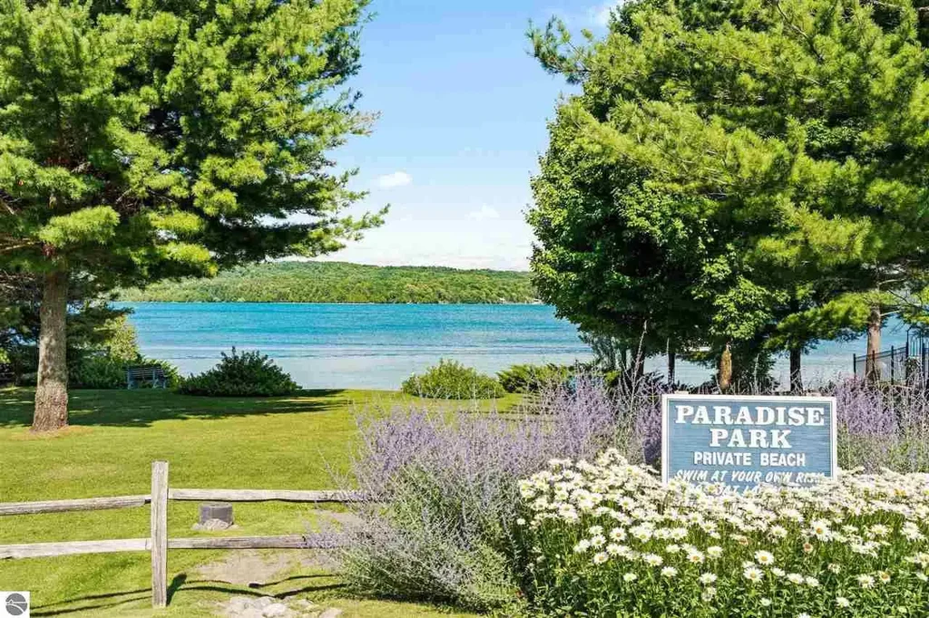 994 Us-31 N, Kewadin