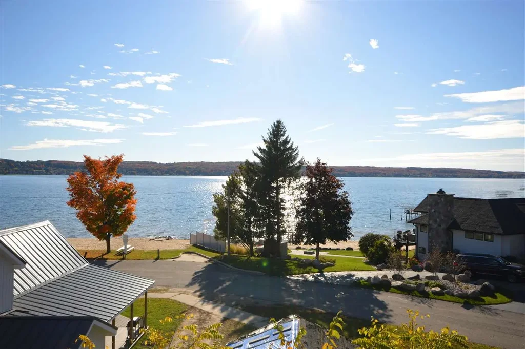 924 N Lake Street, Boyne City