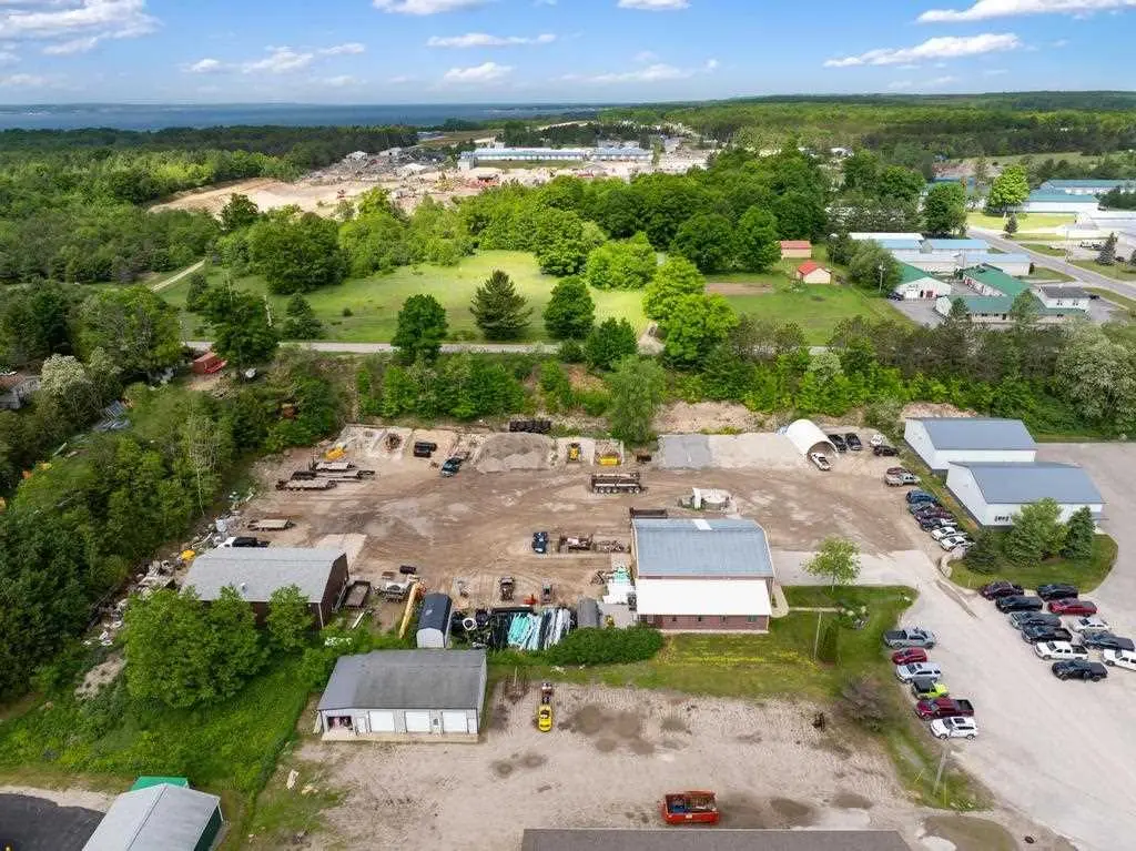 1084 Mcbride Drive, Harbor Springs