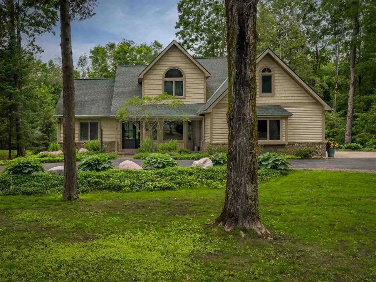 6598 Forest Way, Harbor Springs