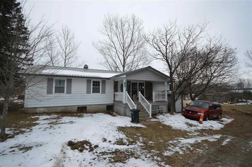 332 M-75 N, Boyne City