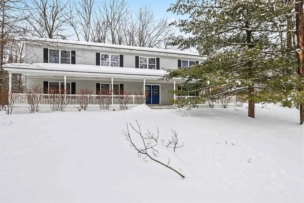 8950 Moore Rd, Alanson