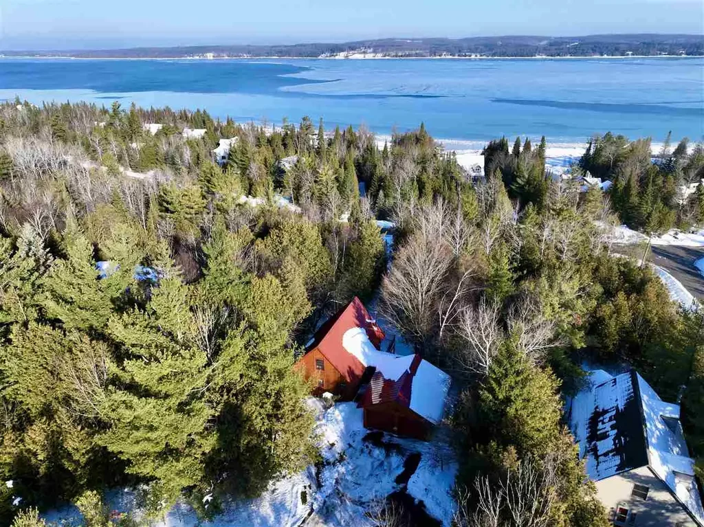 3743 Commodore Drive, East Jordan