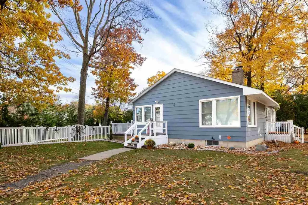 101 Oak Street, Charlevoix