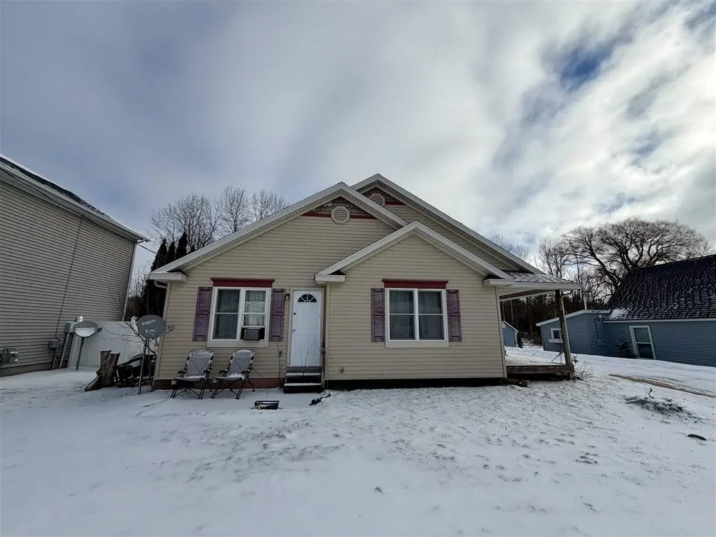 504 Hannah Street 502 & 504, Boyne City