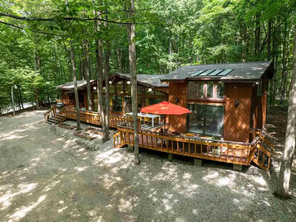 5811 East Village Drive, Bellaire