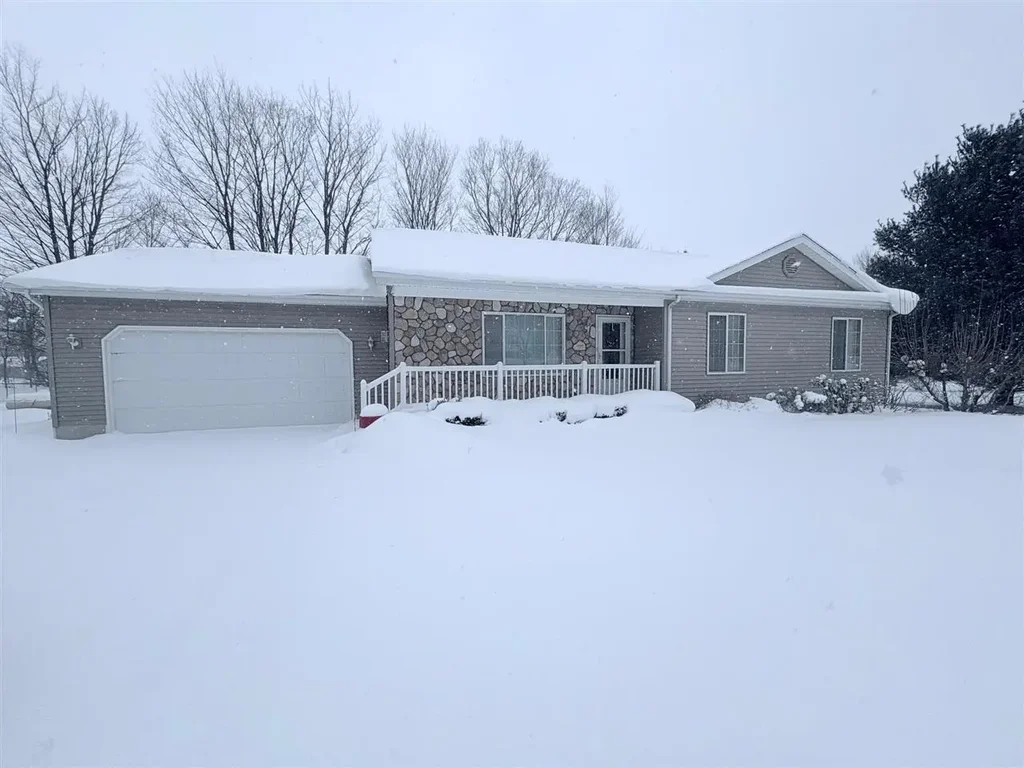 2009 Heritage Trail, Central Lake