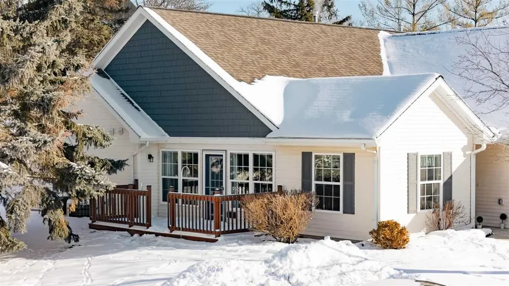 860 Lenna Keith Circle, East Lansing