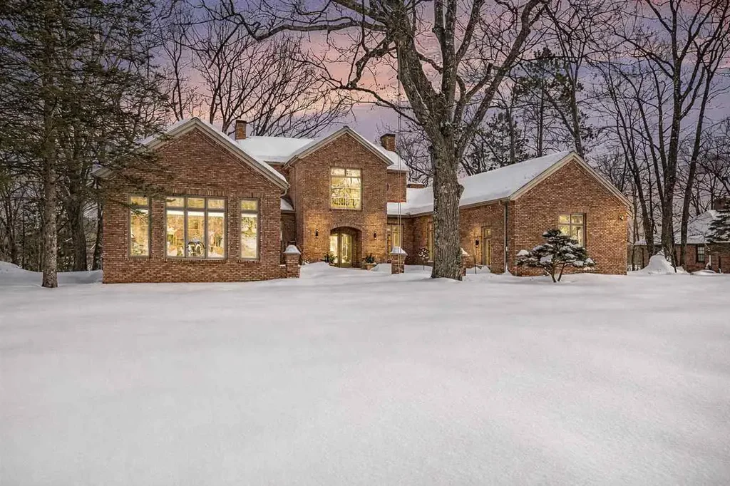 N3870 N Grand Oak Drive, Iron Mountain