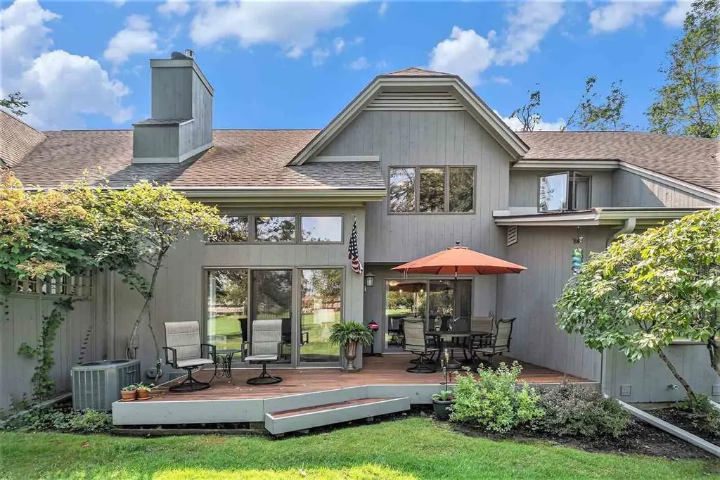 700 Fairways Drive 14, Harbor Springs