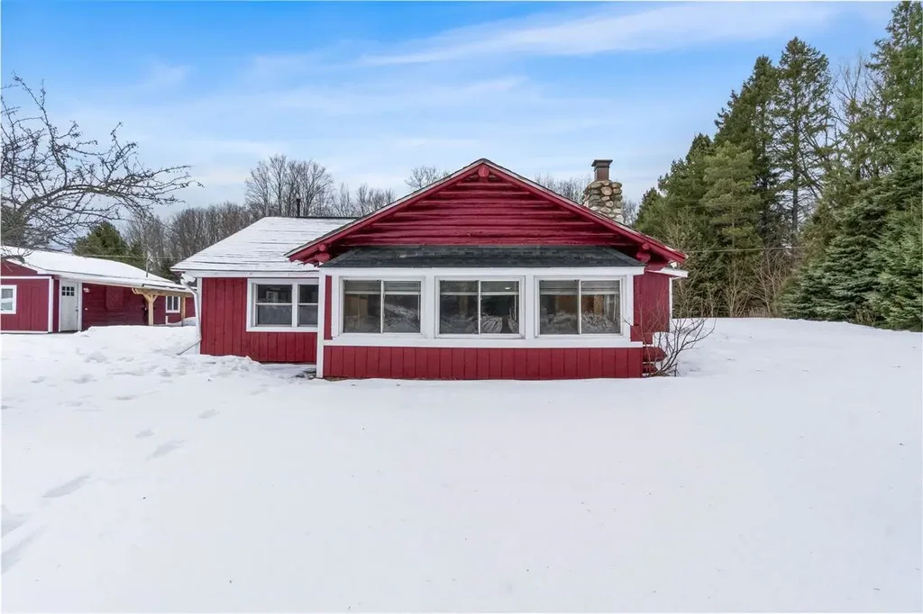 1020 Dam Road, Boyne City