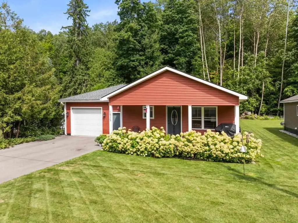 1325 Pleasant Avenue, Boyne City