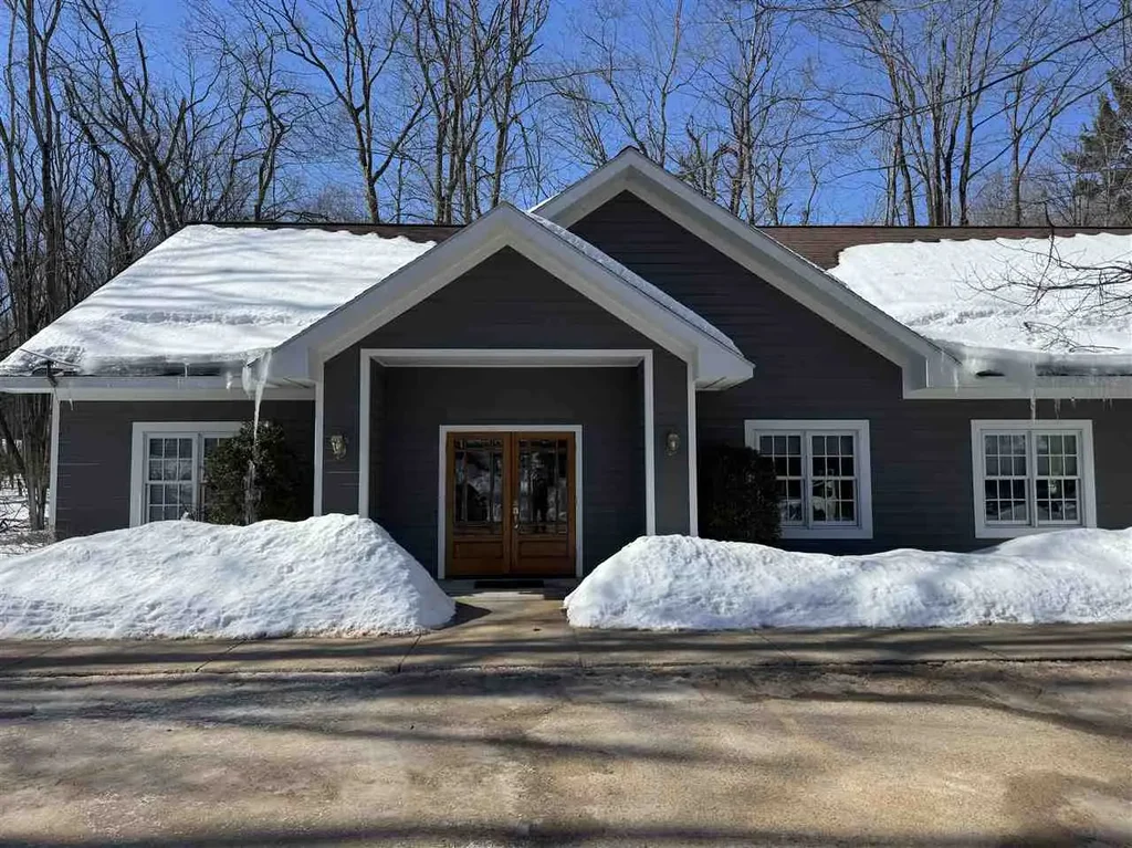 3250 Woods Way, Petoskey