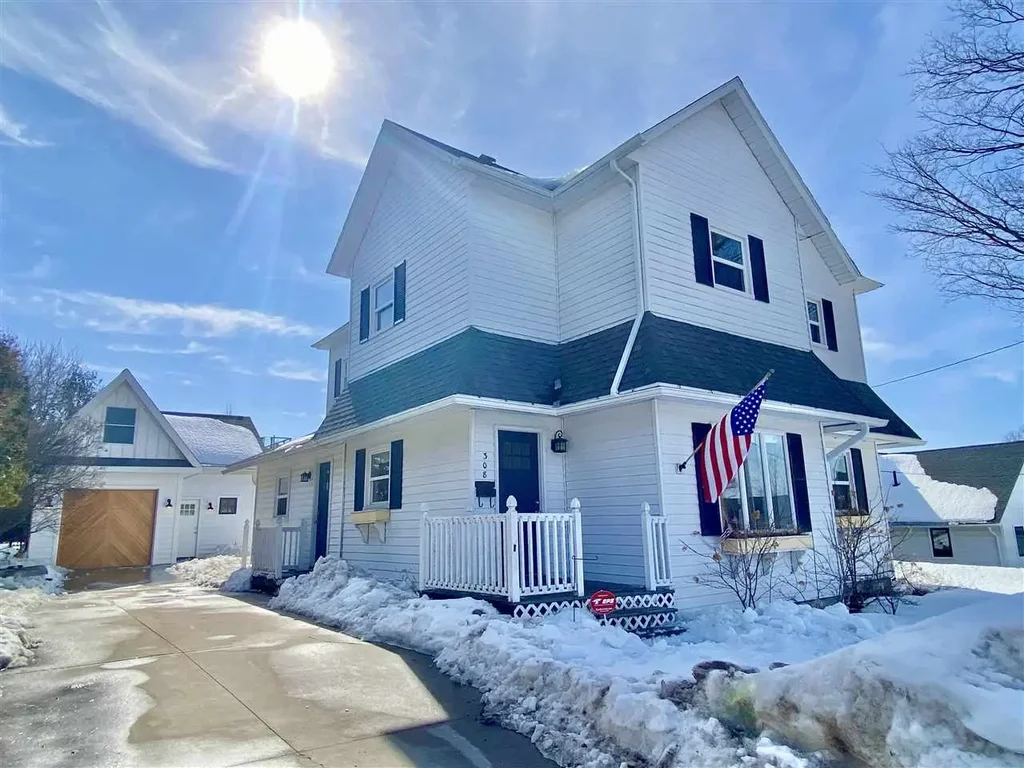 308 Fulton Street, Petoskey